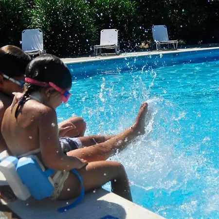 Orange Grove Mpenitses