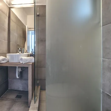 Orange Grove Mpenitses