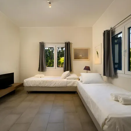 Orange Grove Apartment *